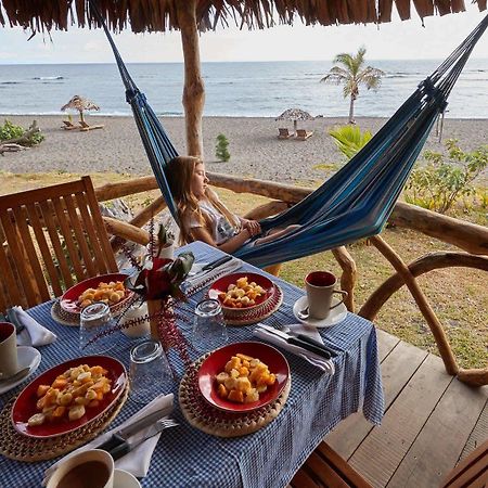 Friendly Beach Looukeureus Екстериор снимка